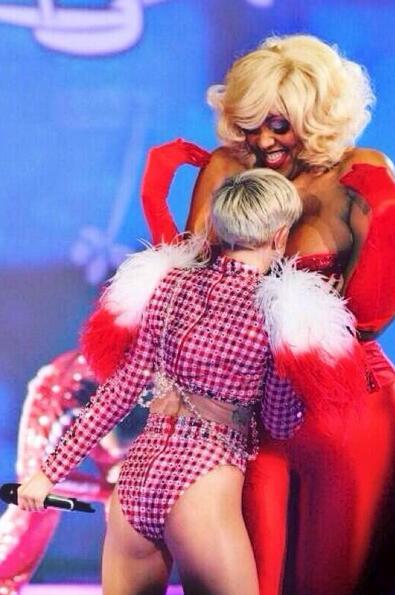 Miley Cyrus & Amazon Ashley