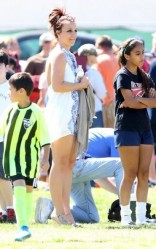 Britney Spears (centre)