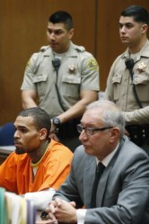 Chris Brown (kairėje)