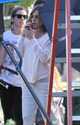 Jennifer Aniston (dešinėje)