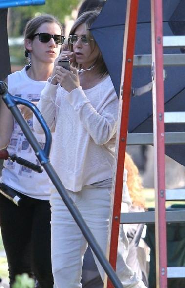 Jennifer Aniston (dešinėje)