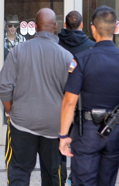 Justin Bieber (kairėje)