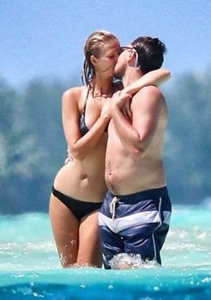 Toni Garrn & Leonardo DiCaprio