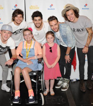 "One Direction" su gerbėjomis