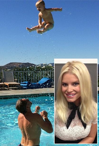 Jessica Simpson (dešinėje)