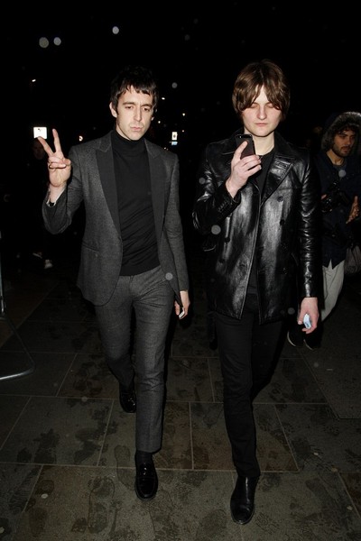 Liam Gallagher (kairėje)