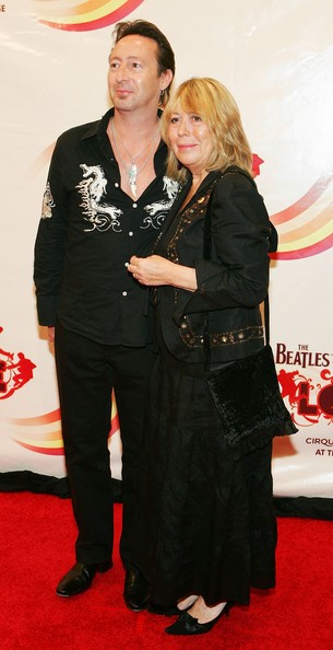 John Lennon & Cynthia Lennon (2006 m.)