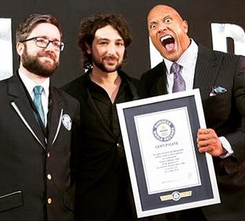 Dwayne "The Rock" Johnson (dešinėje)