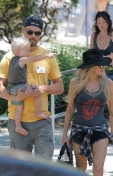 Josh Duhammel su Axl & Fergie