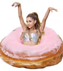 Ariana Grande (fotomontažas)