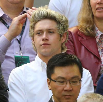 Niall Horan (centre)