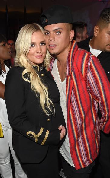 Ashlee Simpson & Evan Ross (27)