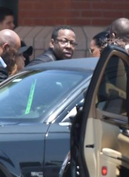 Bobby Brown (centre)