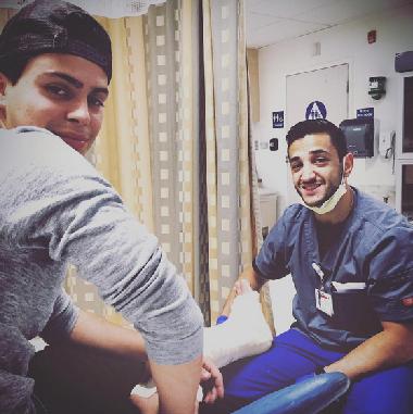 Jake T. Austin (kairėje)