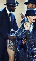 Madonna (dešinėje)