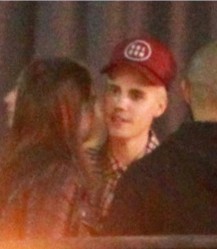 Justin Bieber (centre)