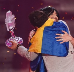 Conchita Wurst (27) & Måns Zelmerlöw (29)