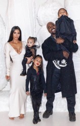 Kim Kardashian su Chicago, North, Kanye West su Saint