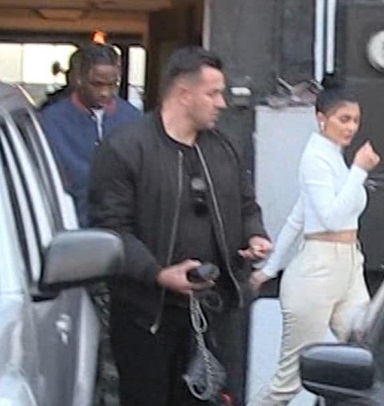 Travis Scott (k.) & Kylie Jenner (d.)