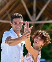 Wells Adams & Sarah Hyland