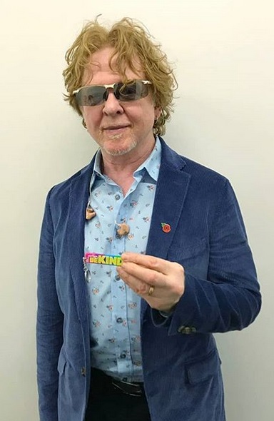 Mick Hucknall ("Simply Red")
