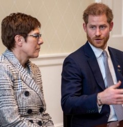 Annegret Kramp-Karrenbauer & princas Harry