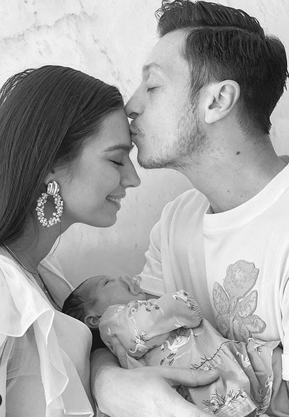 Amine & Mesut Özil su Eda