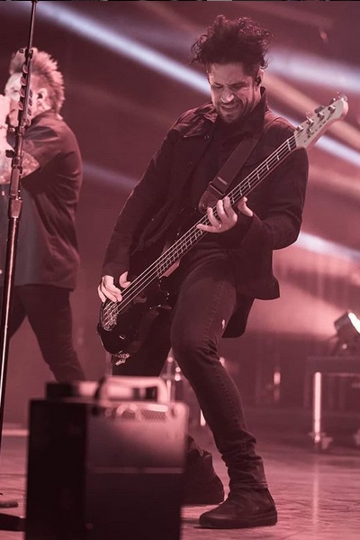 Tobin Esperance ("Papa Roach") (c.)