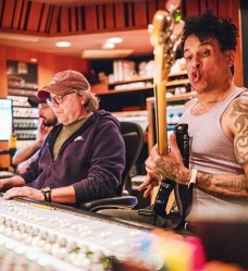 "Deftones" nariai & Terry Date (a. iš k.)