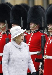 Elizabeth II tarp sargybos karių