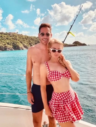 Carter Reum & Paris Hilton