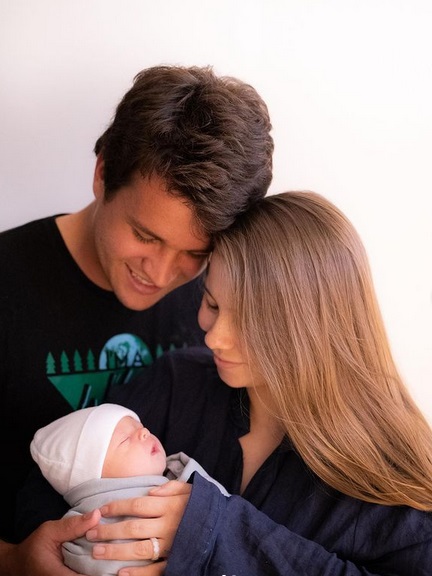Chandler Powell & Bindi Irwin su Grace Warrior