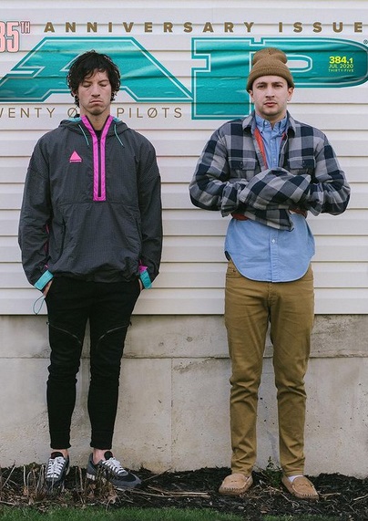 „Twenty One Pilots"