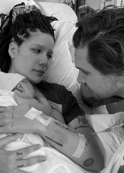 Halsey su Ender Ridley Aydin & Alev Aydin