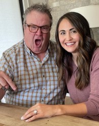 Eric Stonestreet & Lindsay Schweitzer