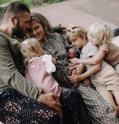 Mark Webber & Teresa Palmer su vaikais