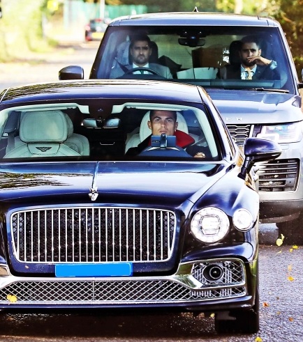 Cristiano Ronaldo (priekyje)