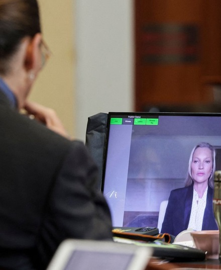 Johnny Depp (k.) & Kate Moss ekrane