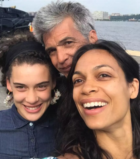 Isabella, ? & Rosario Dawson