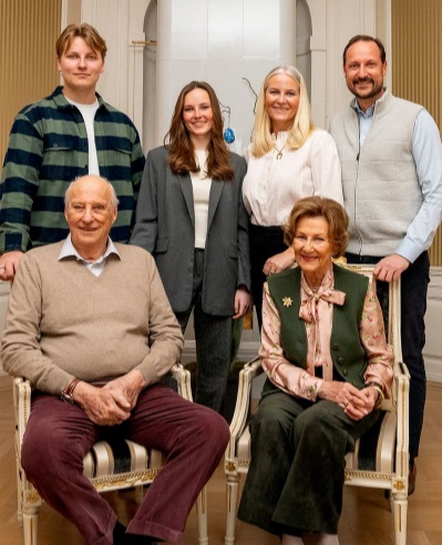Sverre Magnu, Ingrid Alexandra, Mette-Marit, Haakon, Harald & Sonja