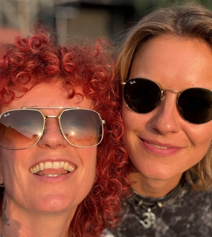 Lucy Diakovska ir Yasmin Ines Hofer