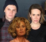 Evan Peters ir Sarah Paulson / Jessica Lange