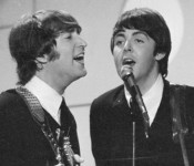 John Lennon ir Paul McCartney