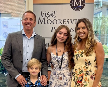 Greg, Ryder, Emma ir Cristina Biffle