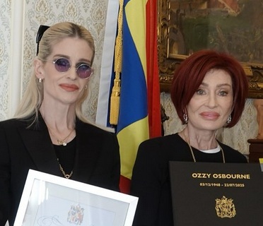 Kelly ir Sharon Osbourne