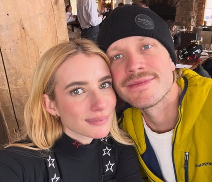 Emma Roberts ir Cody John