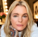 Erika Eleniak