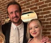 Jason Segel ir Kayla Radomski